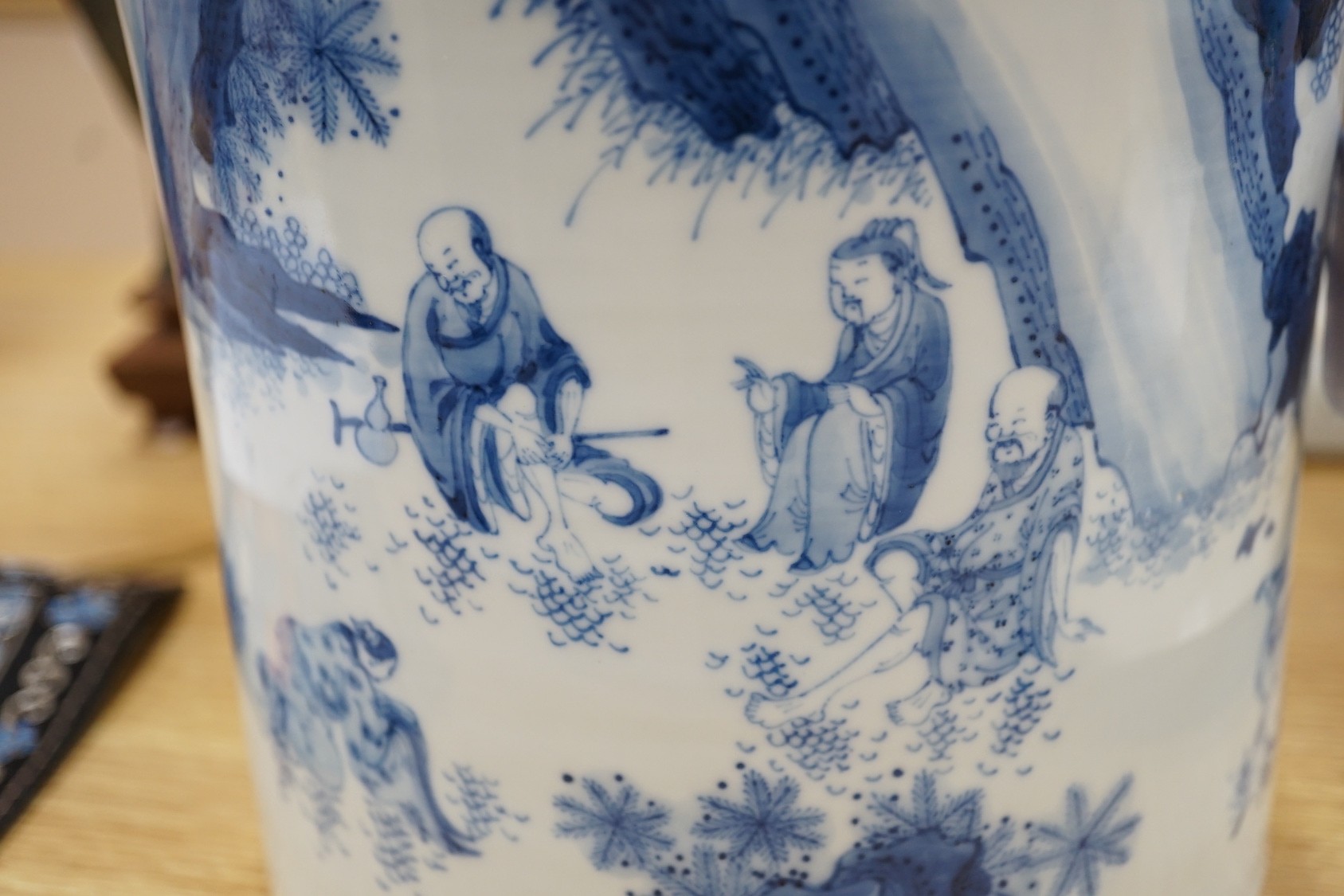 A large Chinese blue and white brushpot, 20.5 cms high